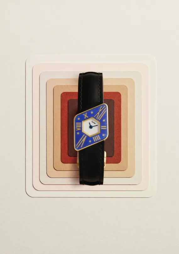 Обычная модель Cartier Asymétrique станет одной из главных изюминок предстоящих торгов в Гонконге – ФОТО: Sotheby’s